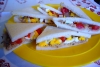 Tramezzini con tonno uova e pomodorini
