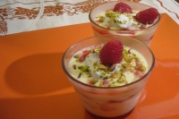 Bicchierini di Crema con Lamponi e Pistacchi